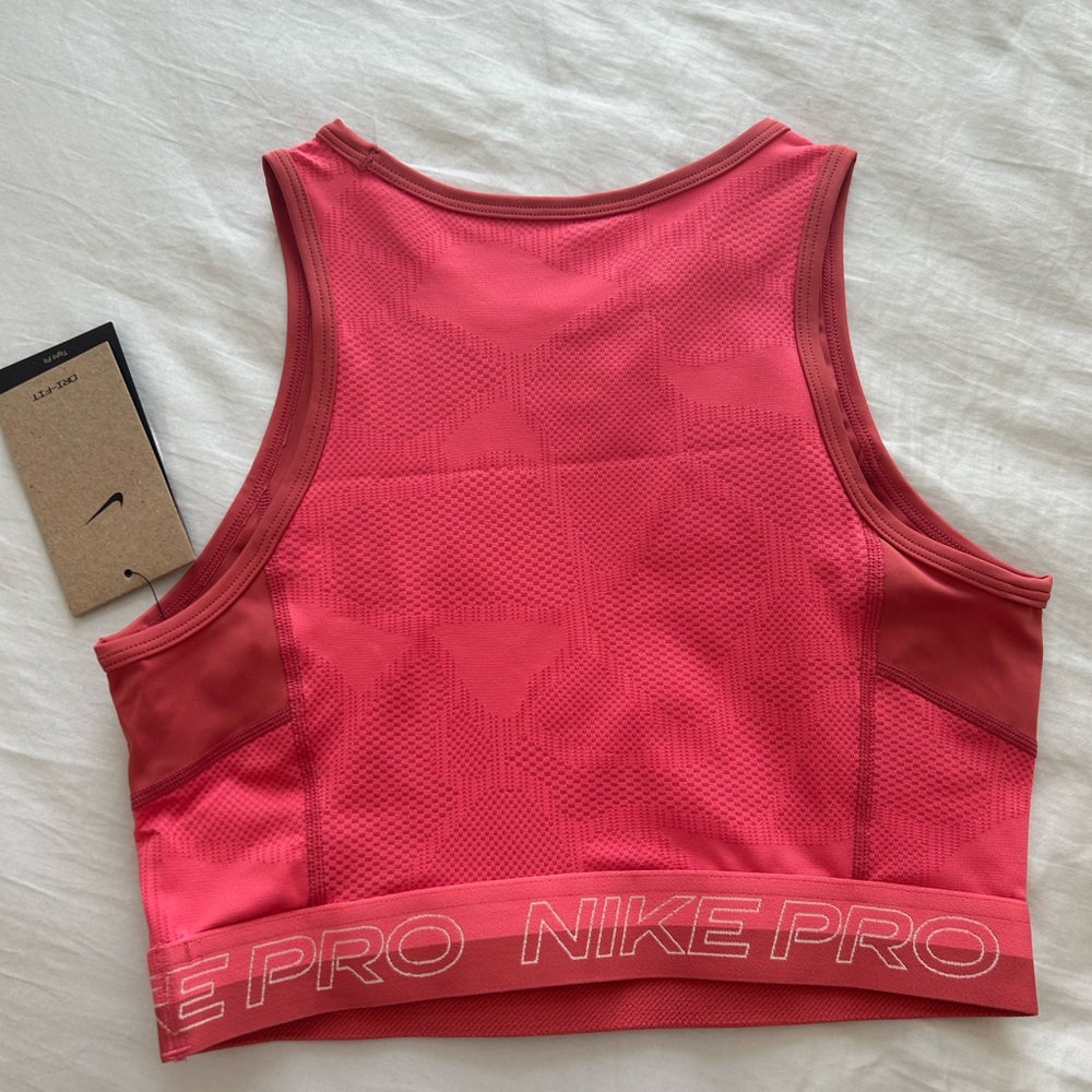 Nike Top - Picture 2 of 2